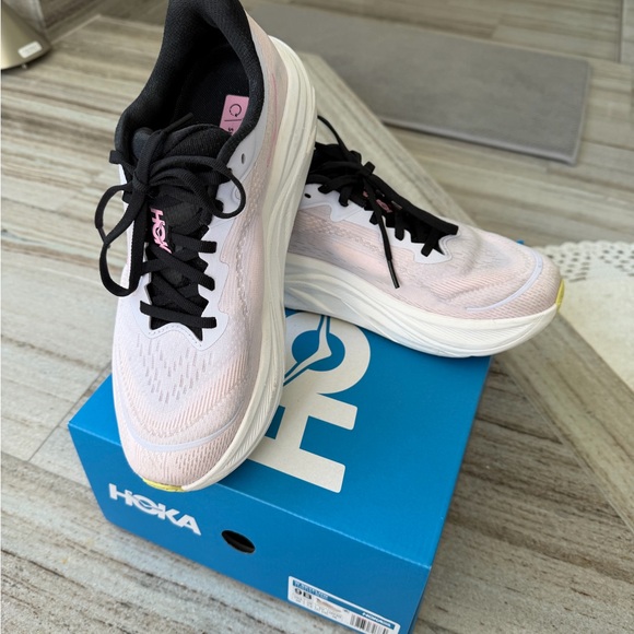 Hoka Women's Skyflow ✨great condition✨ - Picture 4 of 10